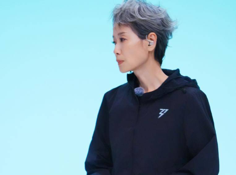 包含TheShy在热火比赛中惊险取胜，问鼎冠军引发热议！的词条